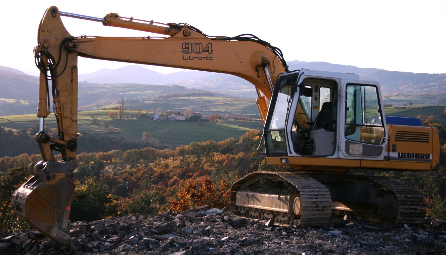 All kind of LIEBHERR construction machinery parts are provided by RAC Germany.